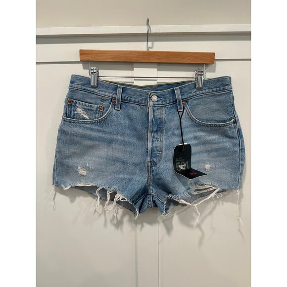 NWT Levi’s 501 Mid Rise Denim Shorts Size 32 - Picture 1 of 6